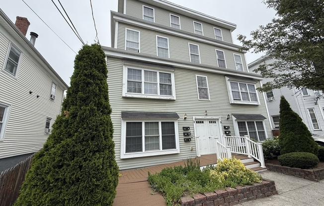 11 EVERETT