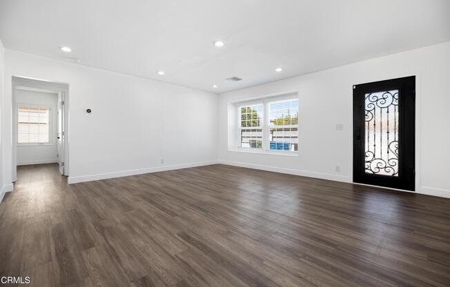 7637 RADFORD AVE