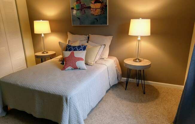 Guest bedroom perfect for visitors at Fountains of Largo, Largo, FL