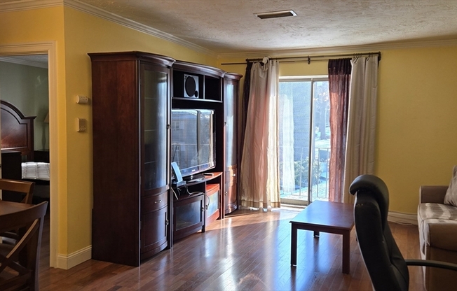 1 bed, 1 bath, 725 sqft, $2,150, Unit 303