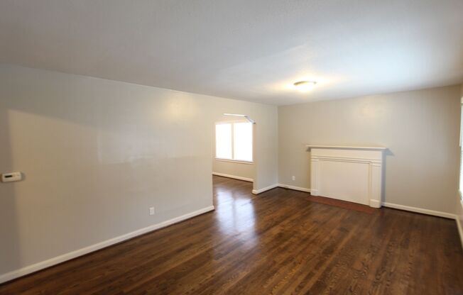 Large and Cute 4BR 2BA Eastlake Home in Most Convenient Location