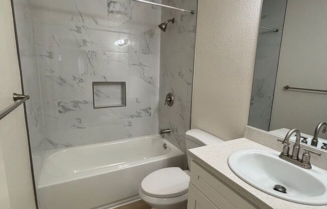 2 beds, 1 bath, 800 sqft, $2,195, Unit C16