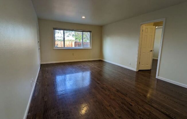 2 beds, 1 bath, $3,095, Unit # A