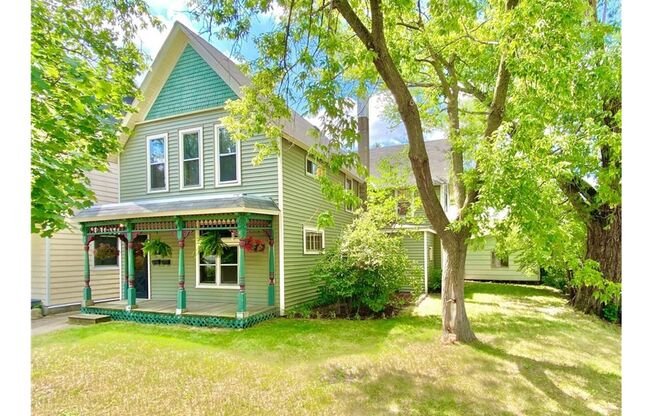 1014 Front Ave