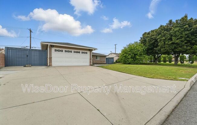 387 E NUBIA ST