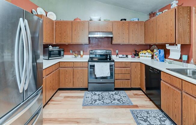 2 beds, 1 bath, $2,400