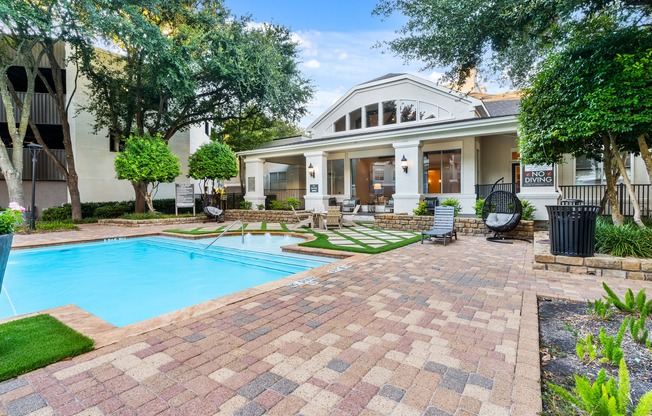 Villas at Hermann Park | Houston, TX | Leasing Center & Pool