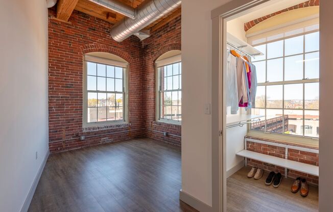 2 beds, 1 bath, 945 sqft, $2,925, Unit 202