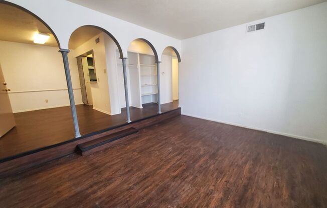 2 beds, 1 bath, $950, Unit Apartment