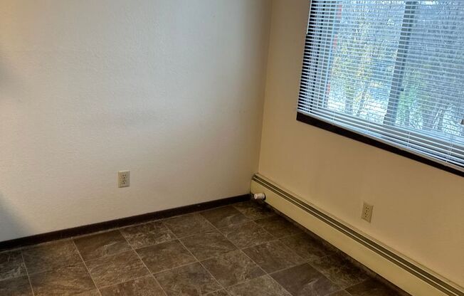 2 beds, 1 bath, $950, Unit MV-308