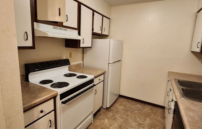 2 beds, 1 bath, $725, Unit 3227.12