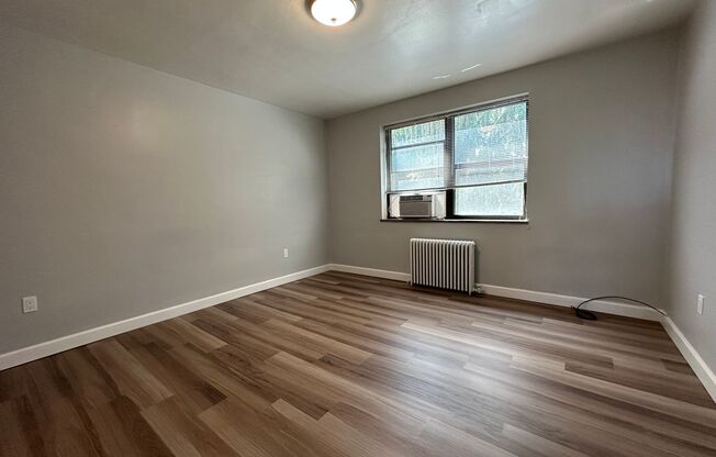 2 beds, 1 bath, 800 sqft, $1,899, Unit 6230 Fifth Ave. #323E