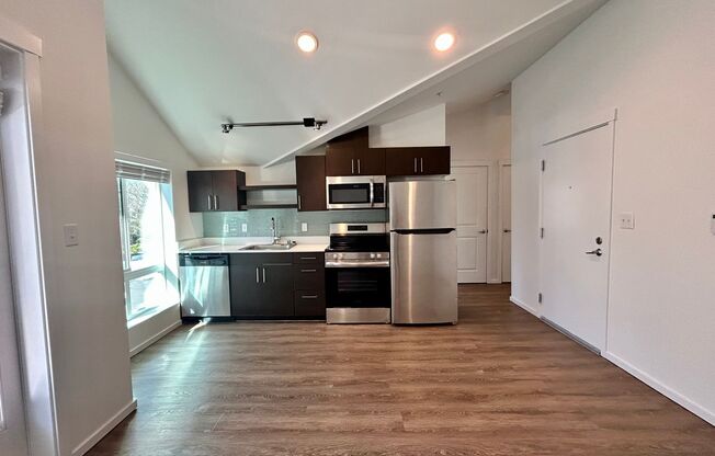2 beds, 1 bath, 585 sqft, $2,295, Unit 5500-A