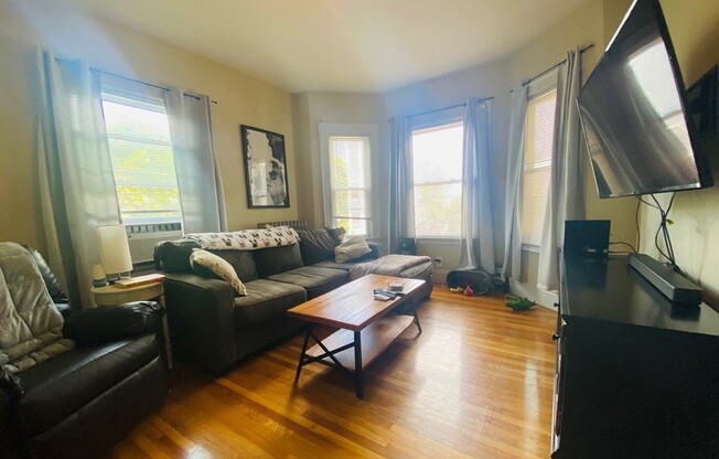 3 beds, 1 bath, $3,300, Unit 1