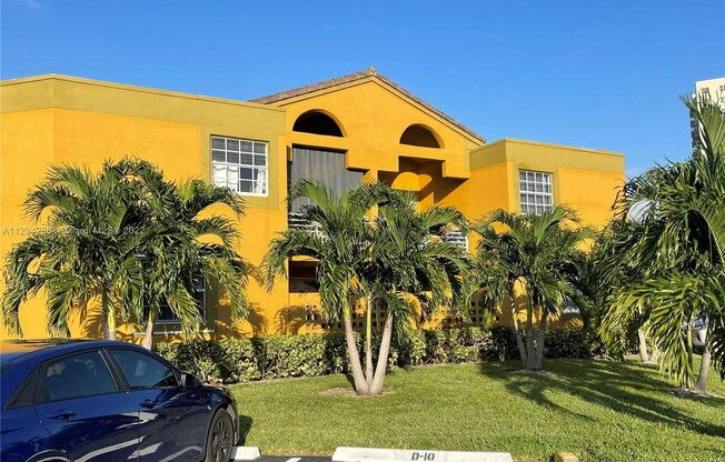 9711 FONTAINEBLEAU BLVD