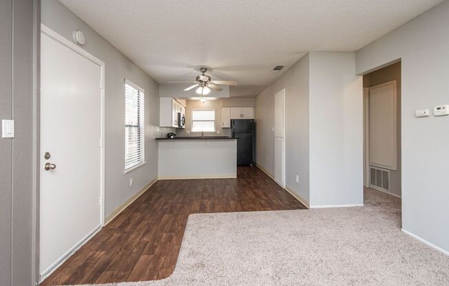 2 beds, 1 bath, 860 sqft, $1,800, Unit 224