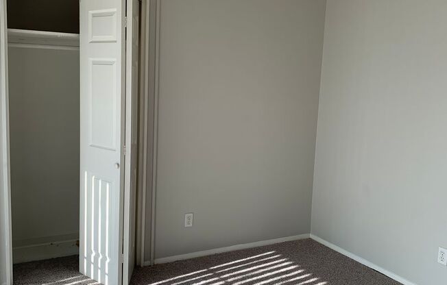 2 beds, 1 bath, 764 sqft, $875, Unit 11B