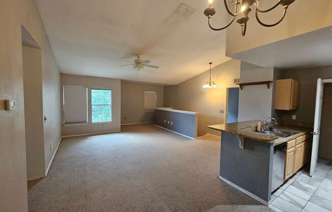 Beautiful & Spacious Townhome in Gated Community! *1/2 Off First Month's Rent!!*