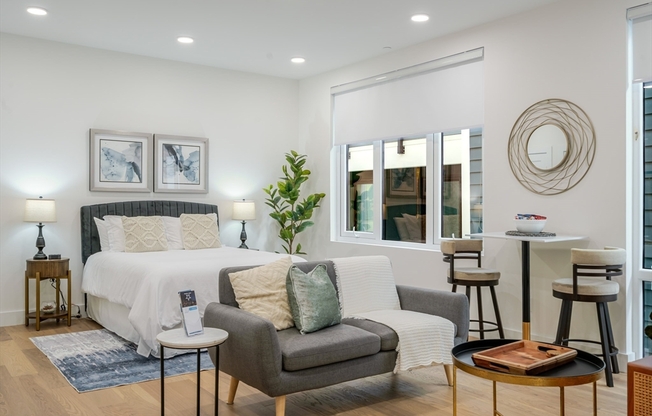 Studio, 1 bath, 450 sqft, $4,500, Unit 404FURNISHE