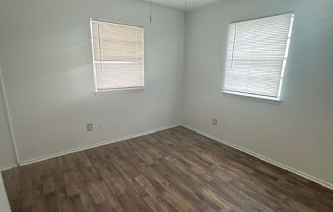 4 beds, 1 bath, $1,250