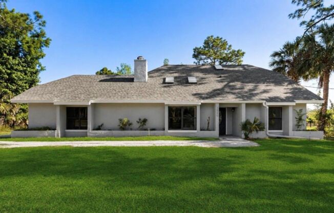 Waterfront Living with a Private Dock in Stone Island!