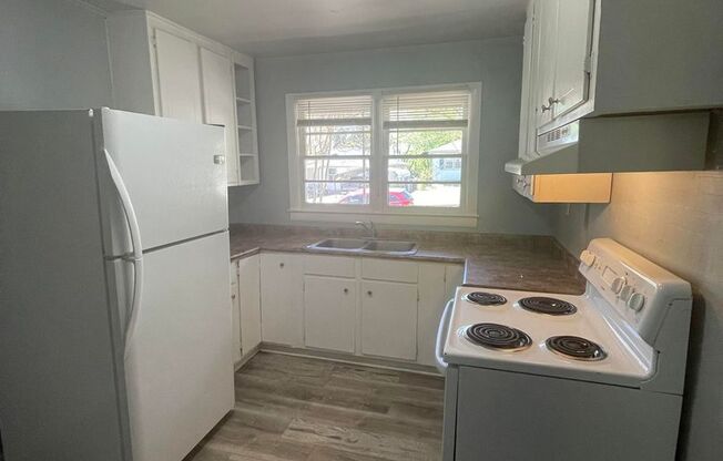 3 beds, 1 bath, 950 sqft, $950, Unit Unit 3