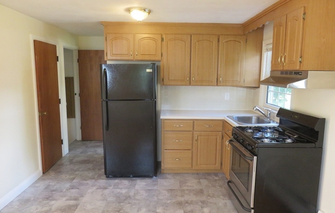 3 beds, 1.5 baths, 1,700 sqft, $3,850, Unit 12