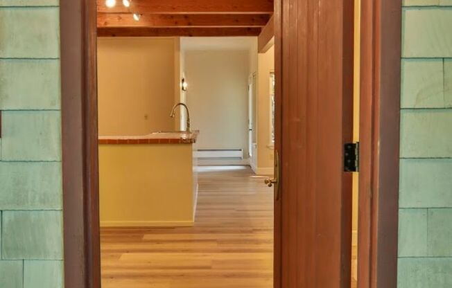 Lovely Clinton Home with English Countryside Feel!