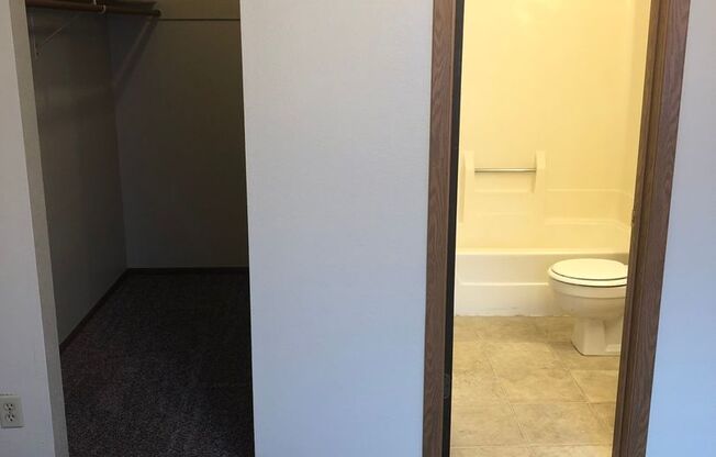 1 bed, 1 bath, 580 sqft, $650, Unit 1460-13