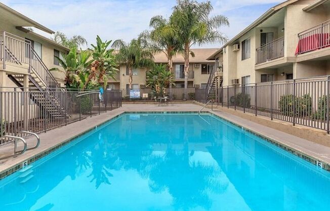 2 beds, 1 bath, 800 sqft, $2,100, Unit 52