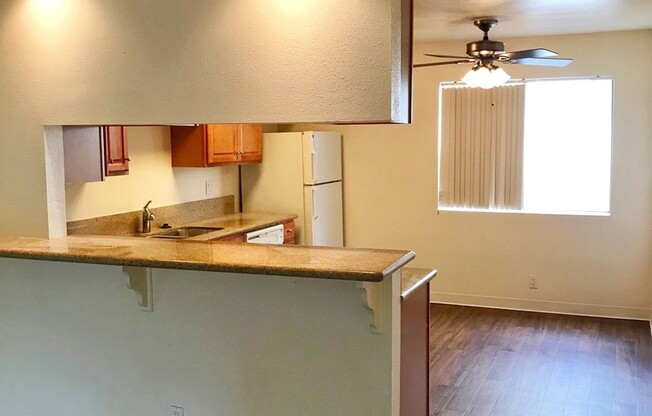 2 beds, 1 bath, 1,000 sqft, $2,400, Unit 10