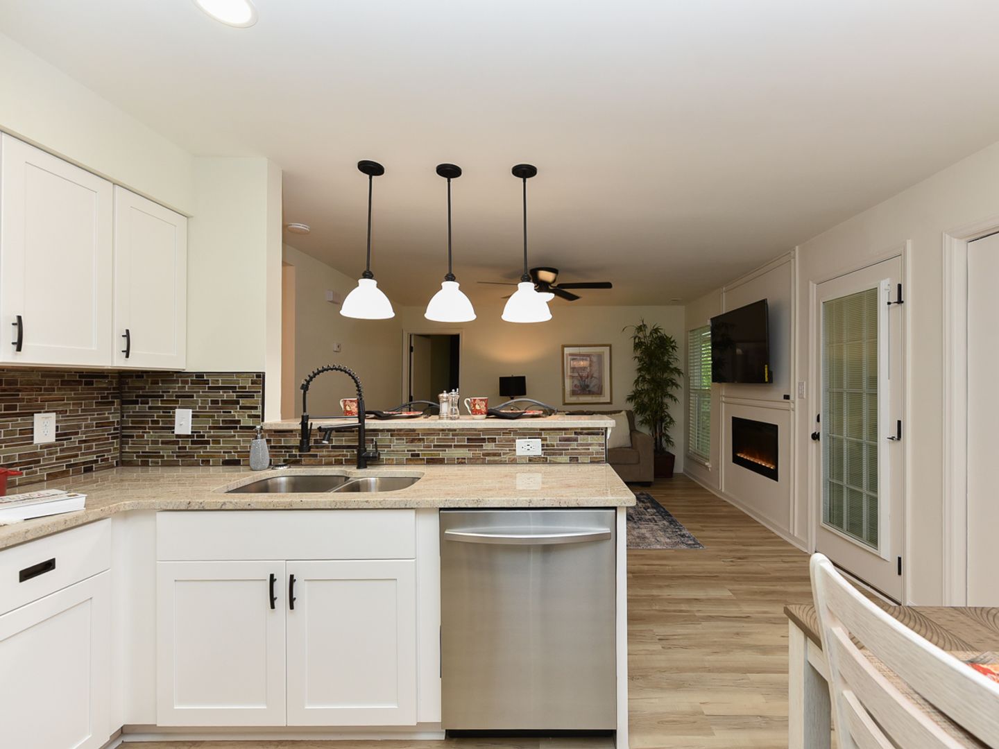 Beautifully Updated 1 Bedroom Condo!