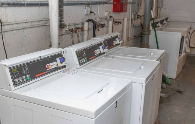 2 beds, 1 bath, $1,895, Unit V-18-3