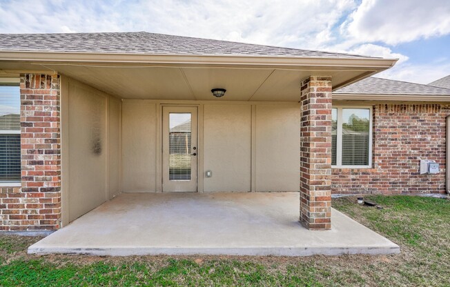 4 beds, 2 baths, $1,695