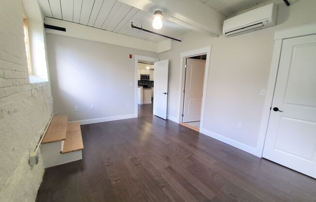 2 beds, 1 bath, 817 sqft, $2,100, Unit 103