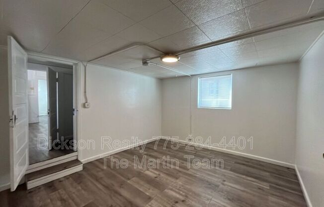 1027 1/2 W 2 ST