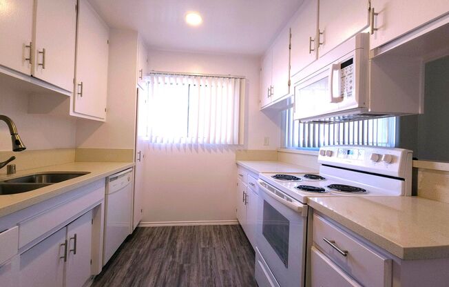 2 beds, 2.5 baths, 1,250 sqft, $2,698, Unit 15