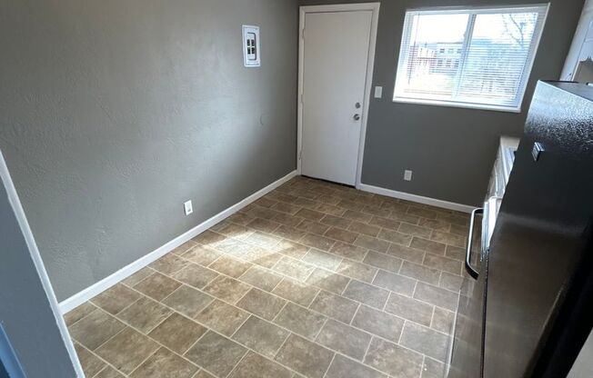 2 beds, 1 bath, 750 sqft, $1,095, Unit B11 1027 16