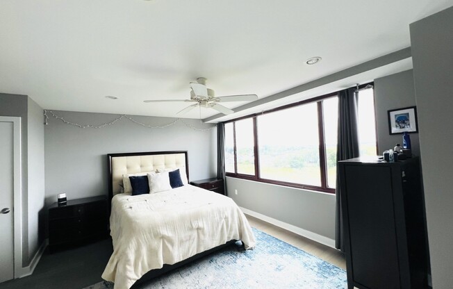 1 bed, 1 bath, 857 sqft, $3,400, Unit 5-5S