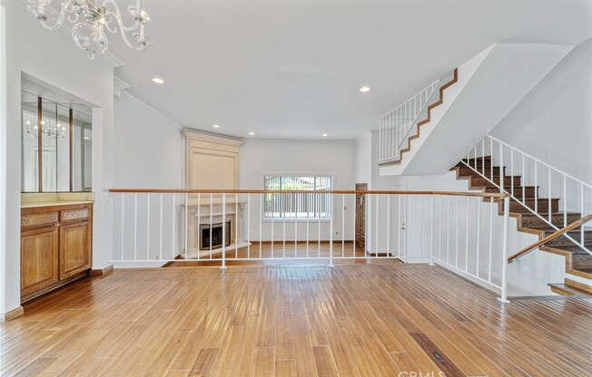 807 N SYCAMORE AVE