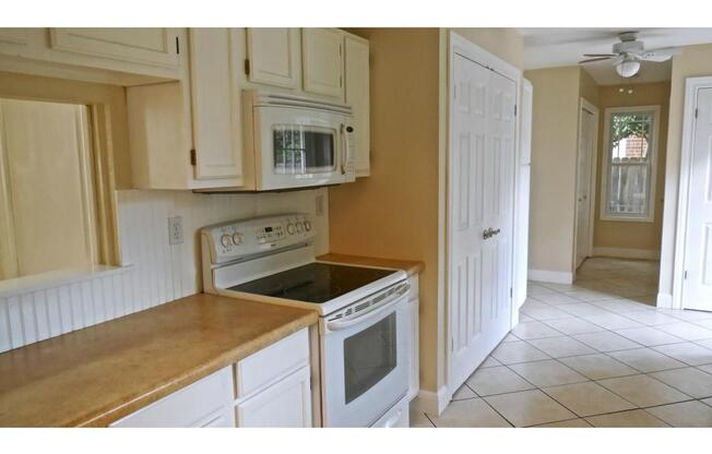 3 beds, 2.5 baths, $1,875