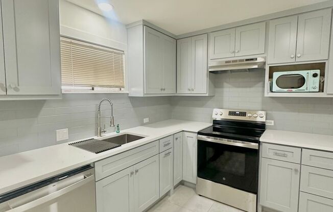 1 bed, 1 bath, $1,500, Unit B