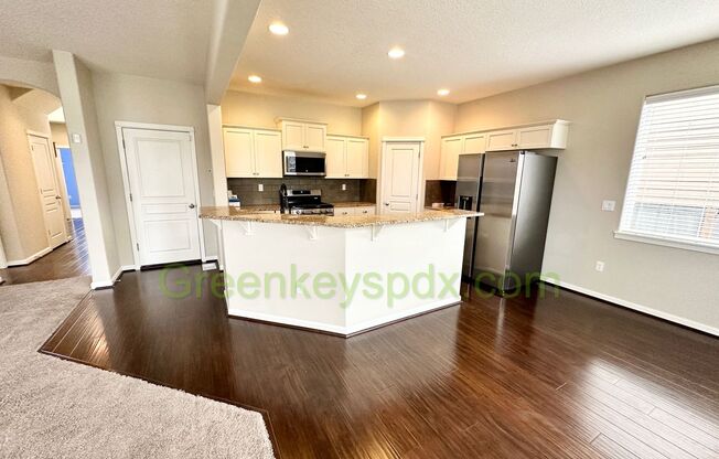 Gorgeous 3-Bedroom 2.5-Bathroom House with Fenced Yard, Attached Garage