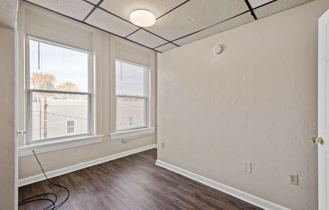 2 beds, 1 bath, 800 sqft, $749, Unit 103 W Lincoln Avenue #8