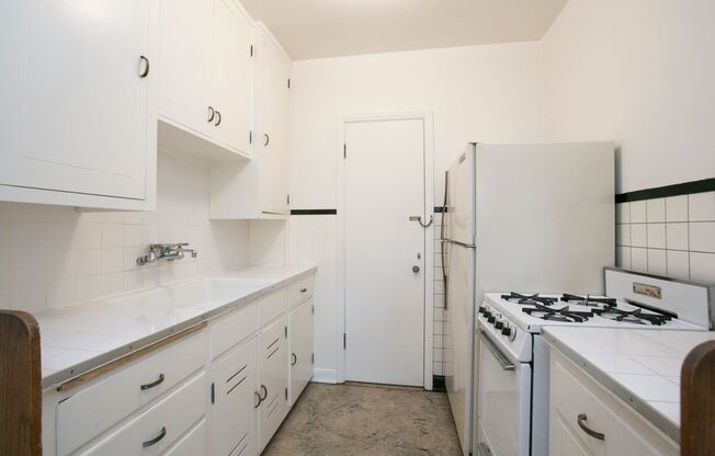 1 bed, 1 bath, 588 sqft, $990, Unit 310