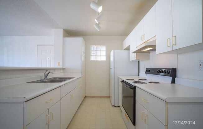 2 beds, 1 bath, $2,500, Unit # 6C