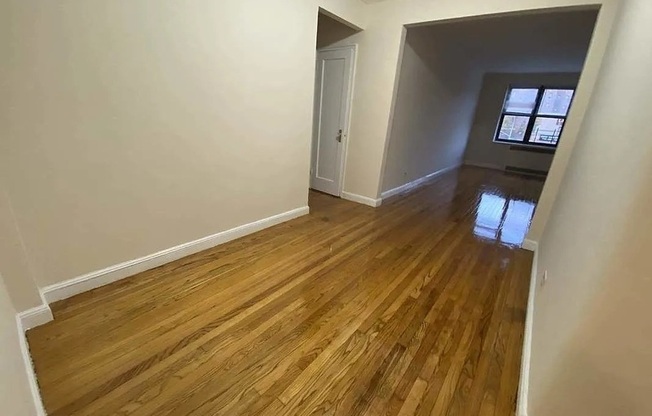 98 76 QUEENS BLVD