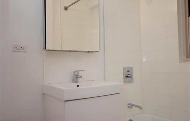 2 beds, 2 baths, $6,300, Unit 11E