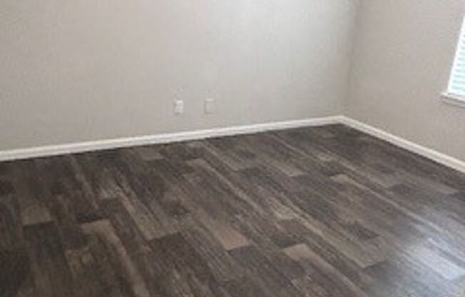 2 beds, 1 bath, 873 sqft, $1,120, Unit 02-0202