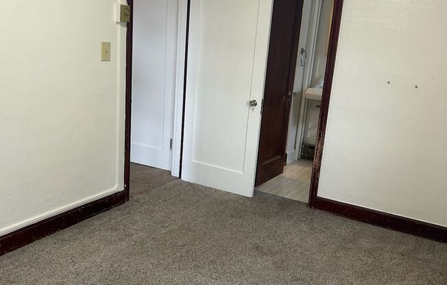 1 bed, 1 bath, $1,100, Unit 511 Yakima St # 3